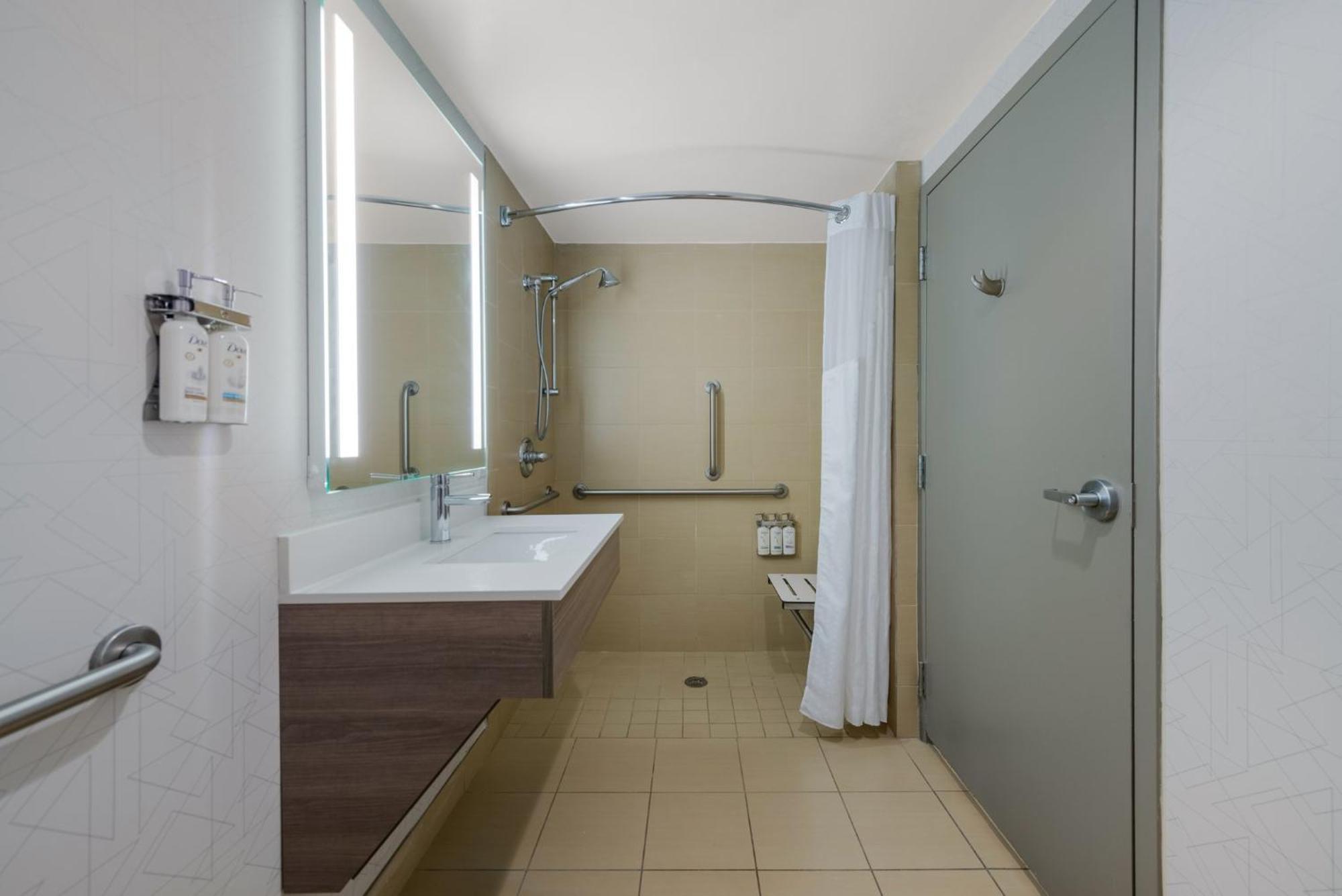 Holiday Inn Express Hotels- Hampton By Ihg Exterior photo