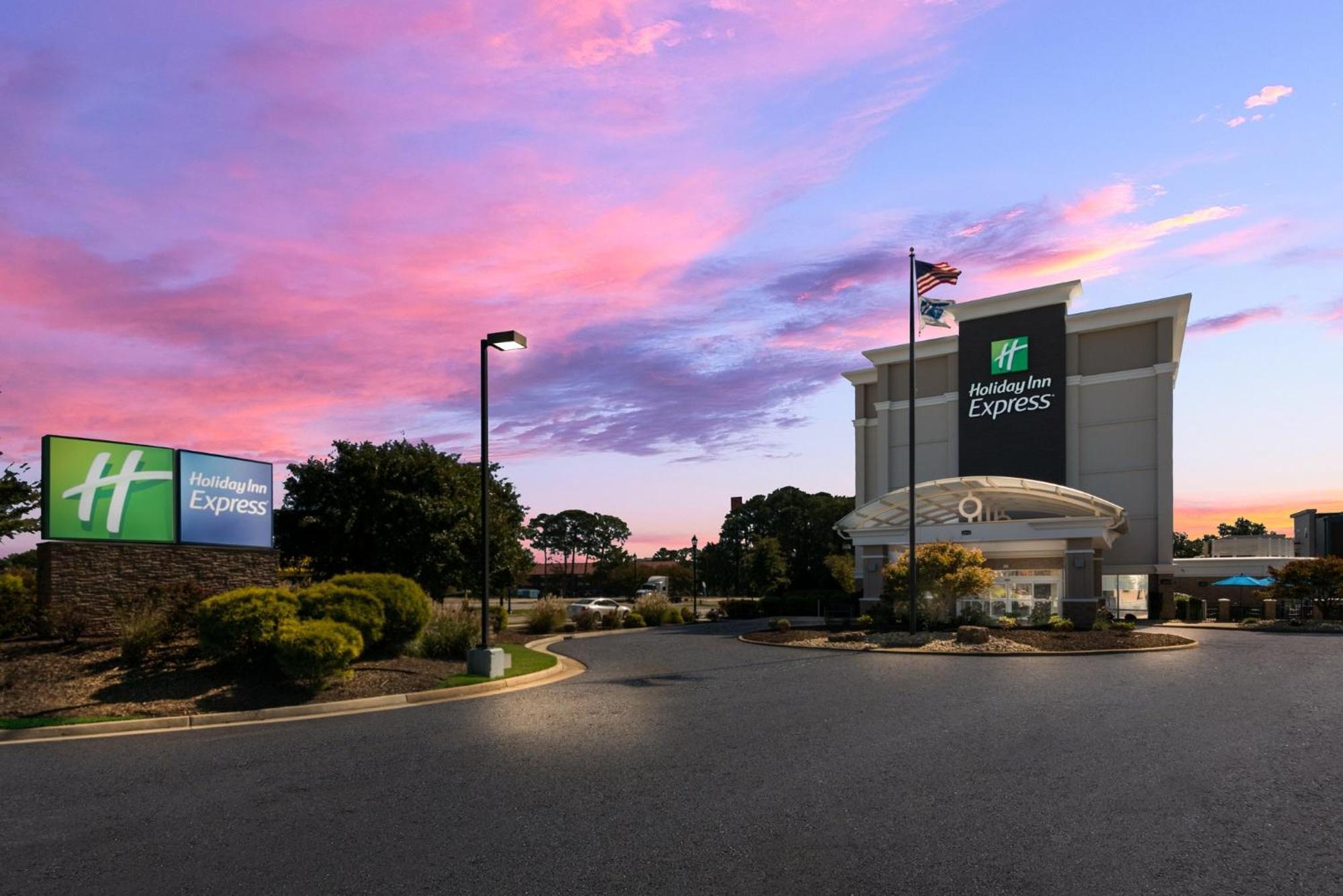Holiday Inn Express Hotels- Hampton By Ihg Exterior photo