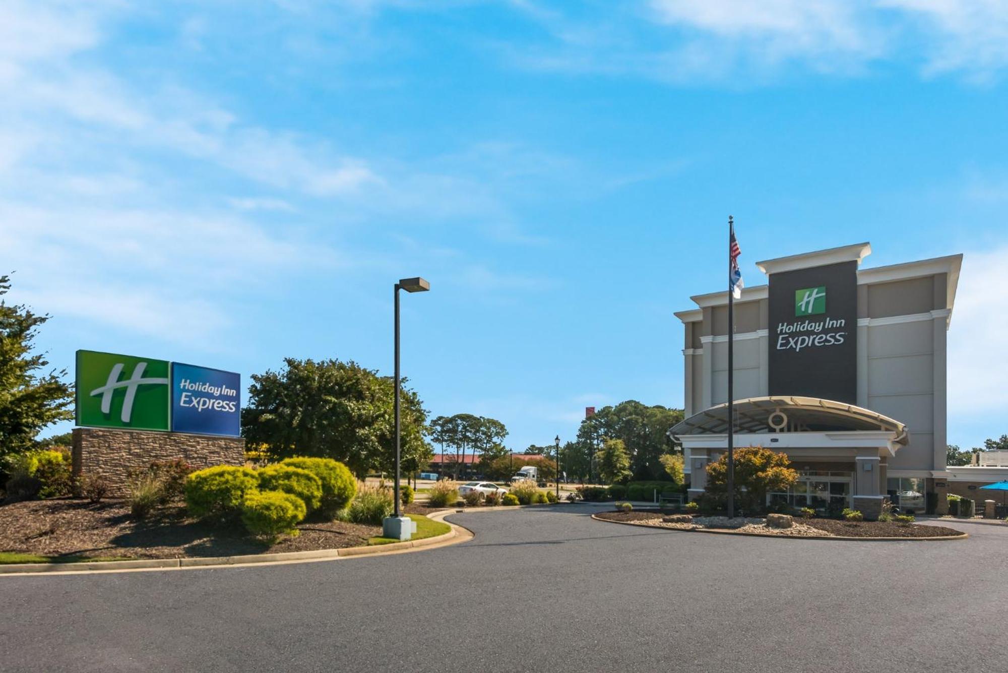 Holiday Inn Express Hotels- Hampton By Ihg Exterior photo