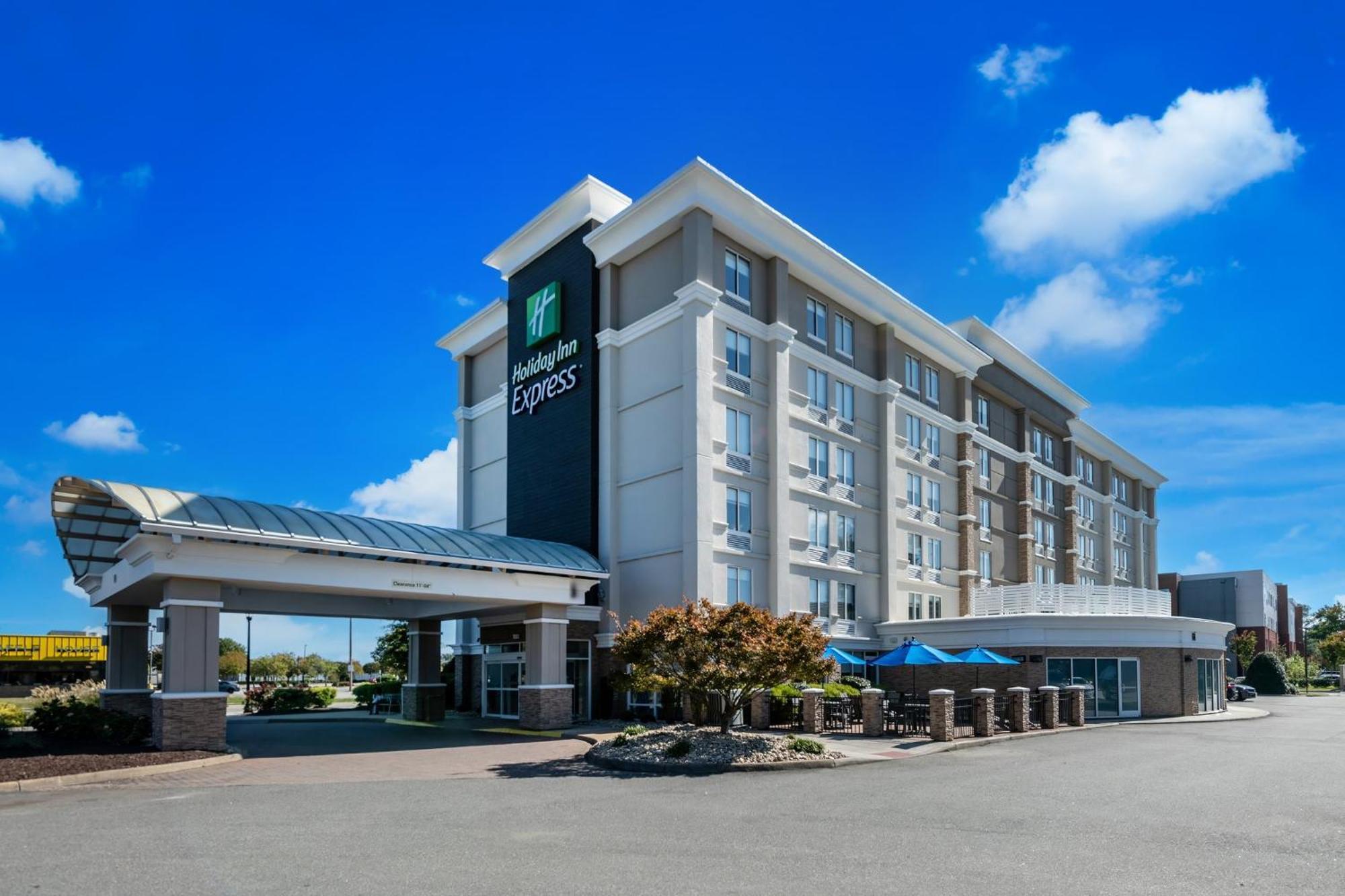 Holiday Inn Express Hotels- Hampton By Ihg Exterior photo