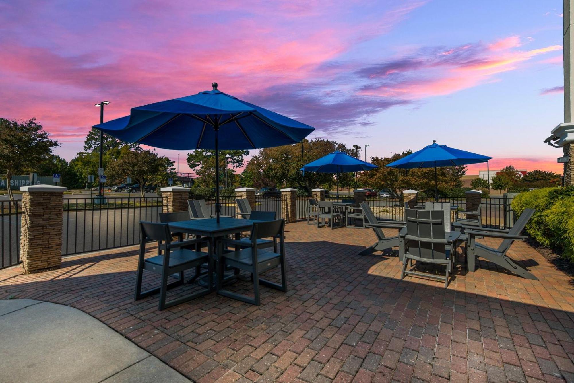 Holiday Inn Express Hotels- Hampton By Ihg Exterior photo