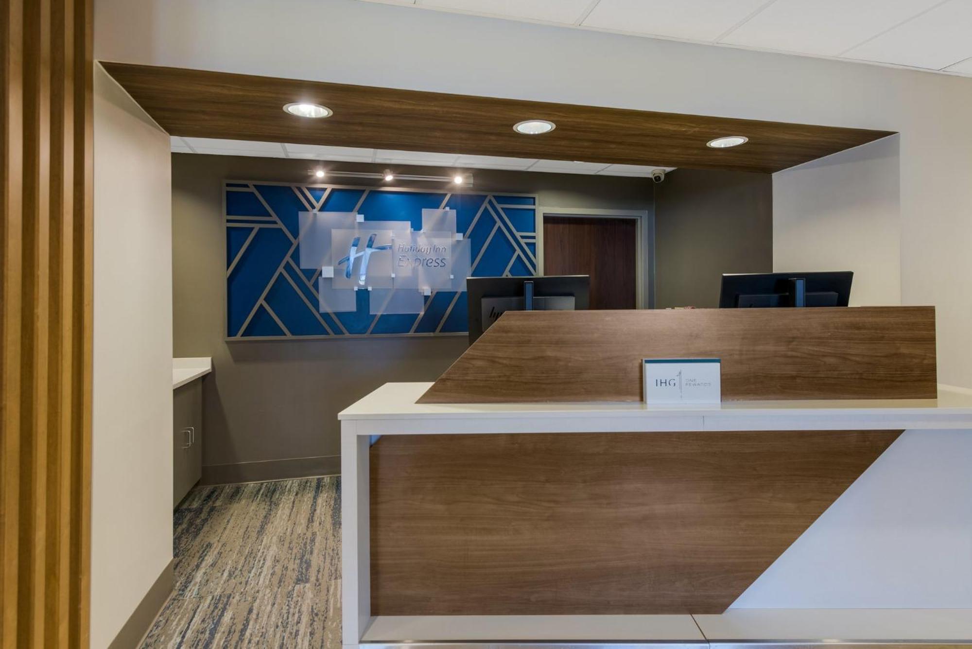 Holiday Inn Express Hotels- Hampton By Ihg Exterior photo