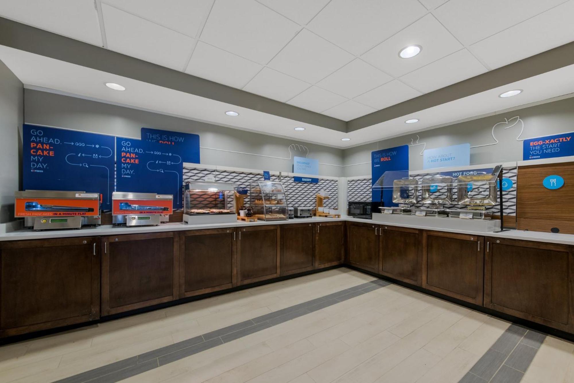 Holiday Inn Express Hotels- Hampton By Ihg Exterior photo
