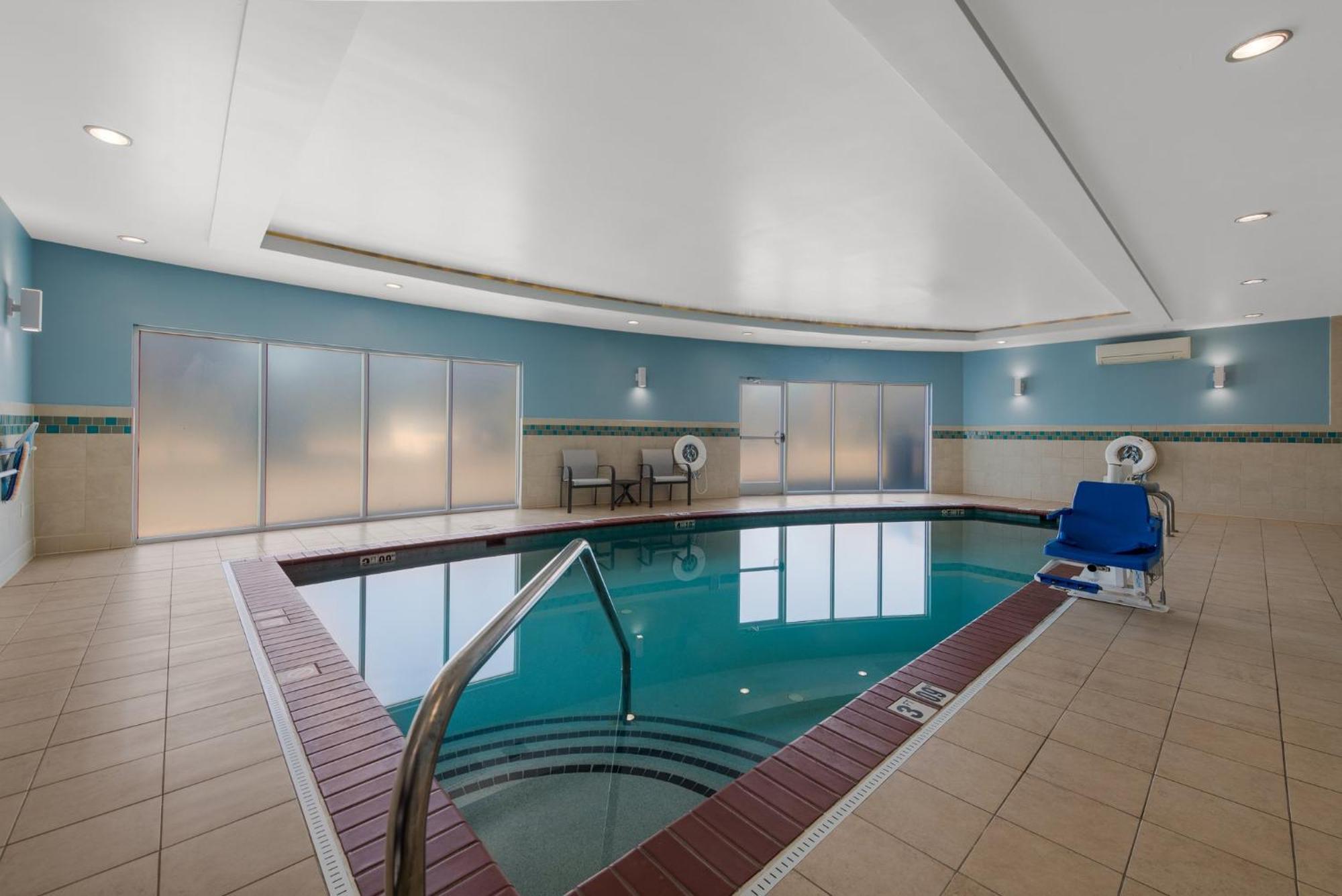 Holiday Inn Express Hotels- Hampton By Ihg Exterior photo