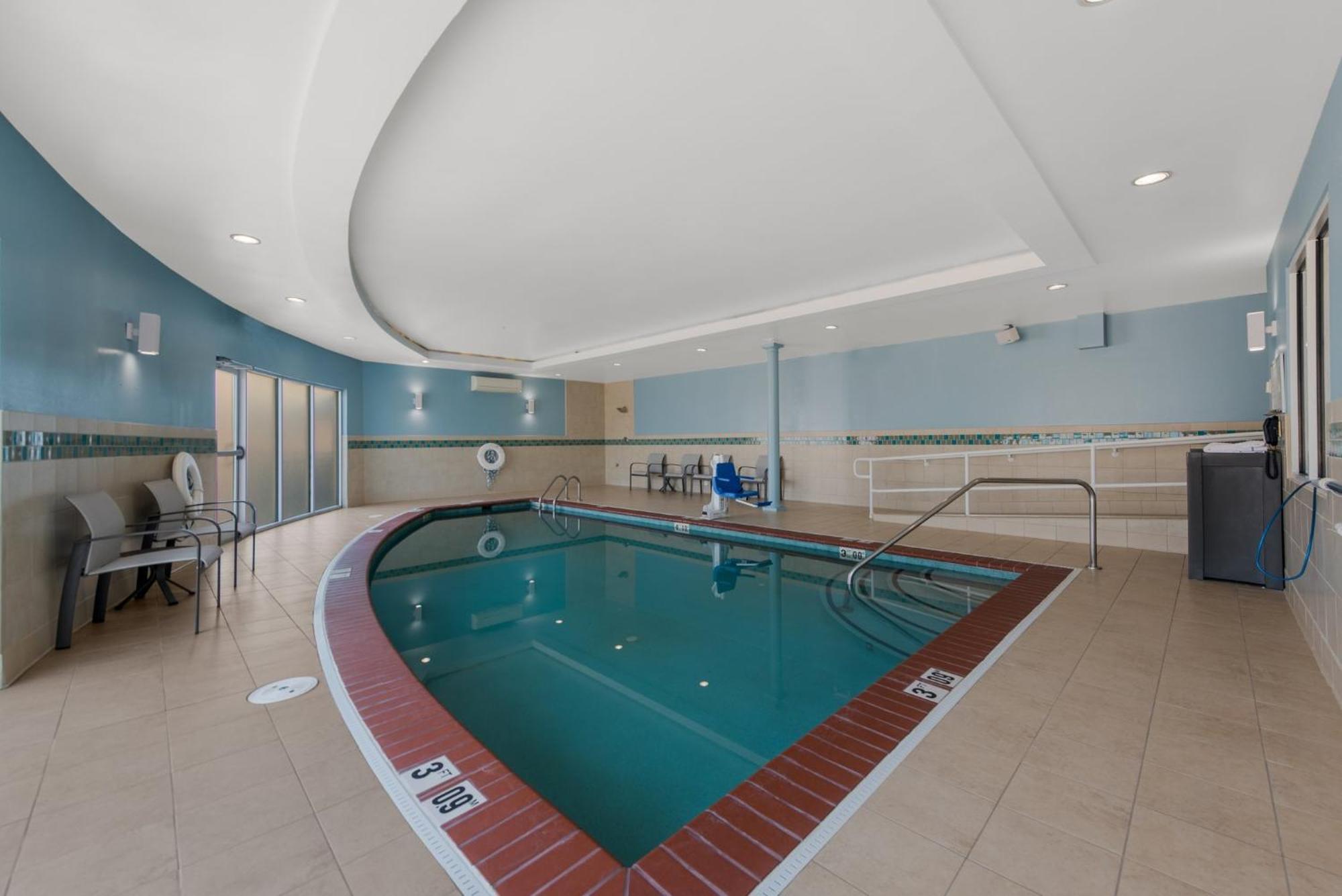 Holiday Inn Express Hotels- Hampton By Ihg Exterior photo